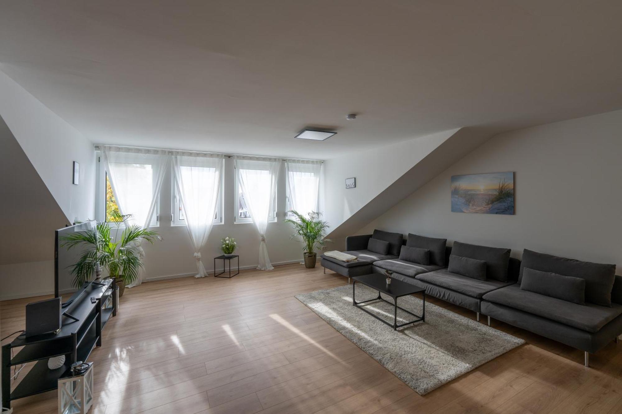 Apartment Im Dachgeschoss Plankstadt ภายนอก รูปภาพ
