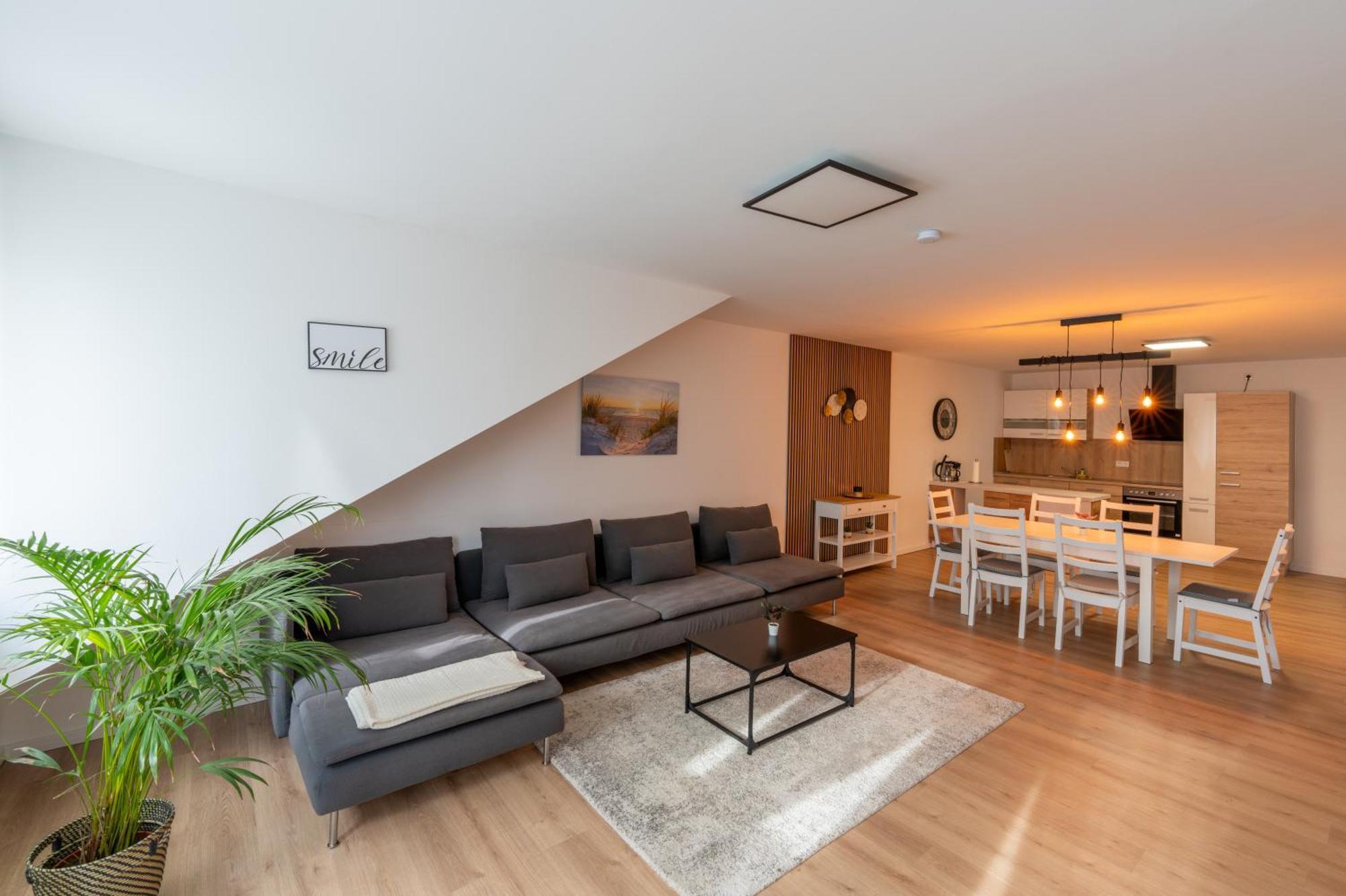 Apartment Im Dachgeschoss Plankstadt ภายนอก รูปภาพ